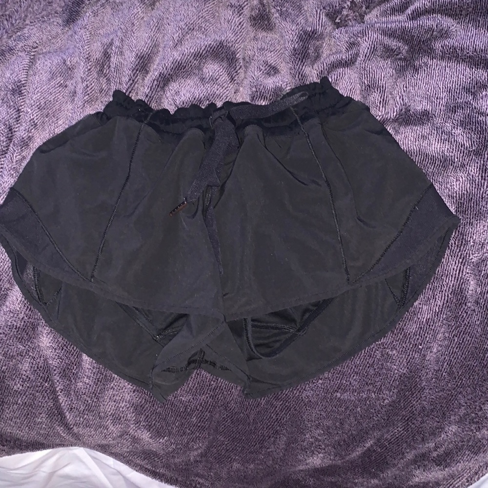 lululemon black hotty hot shorts